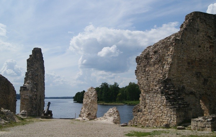 Travelnews.lv redakcija apmeklē Kokneses pilsdrupas - vienu no populārākajiem tūrisma objektiem Latvijā. Vairāk informācijas - www.koknese.lv 129080