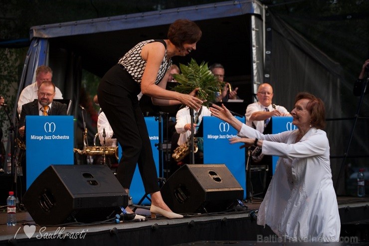 Līdz 26. jūlijam Minhauzena Undā notiek XVII starptautiskais Saulkrastu džeza festivāls «Saulkrasti Jazz 2014», kurā uzstājas izcili džeza mūziķi no 1 Līdz 26. jūlijam Minhauzena Undā notiek XVII starptautiskais Saulkrastu džeza festivāls «Saulkrasti Jazz 2014», kurā uzstājas izcili džeza mūziķi no 1 129168