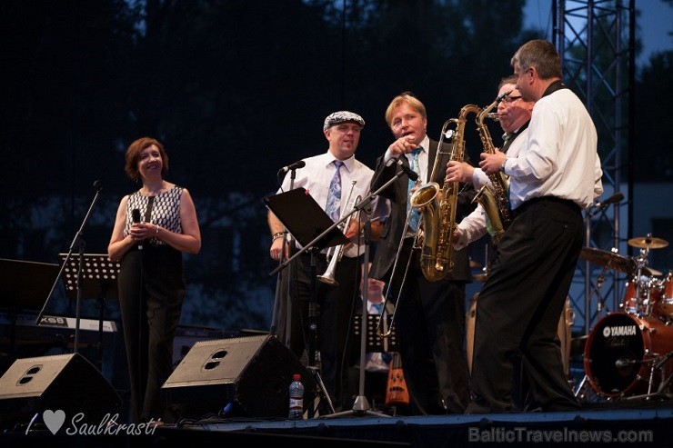 Līdz 26. jūlijam Minhauzena Undā notiek XVII starptautiskais Saulkrastu džeza festivāls «Saulkrasti Jazz 2014», kurā uzstājas izcili džeza mūziķi no 1 129171