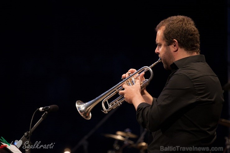 Līdz 26. jūlijam Minhauzena Undā notiek XVII starptautiskais Saulkrastu džeza festivāls «Saulkrasti Jazz 2014», kurā uzstājas izcili džeza mūziķi no 1 Līdz 26. jūlijam Minhauzena Undā notiek XVII starptautiskais Saulkrastu džeza festivāls «Saulkrasti Jazz 2014», kurā uzstājas izcili džeza mūziķi no 1 129177