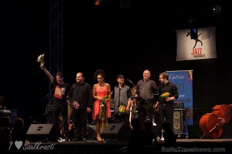 Līdz 26. jūlijam Minhauzena Undā notiek XVII starptautiskais Saulkrastu džeza festivāls «Saulkrasti Jazz 2014», kurā uzstājas izcili džeza mūziķi no 1 129179