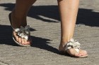 Kādos apavos šovasar staigā pa Jomas ielu? 2