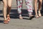 Kādos apavos šovasar staigā pa Jomas ielu? 4