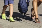 Kādos apavos šovasar staigā pa Jomas ielu? 16