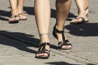 Kādos apavos šovasar staigā pa Jomas ielu? 18