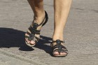 Kādos apavos šovasar staigā pa Jomas ielu? 23