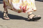 Kādos apavos šovasar staigā pa Jomas ielu? 31