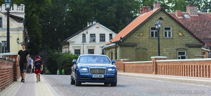 Travelnews.lv redakcija ar jauno «Rolls Royce Wraith» apceļo Kurzemes pērli Kuldīgu 129542