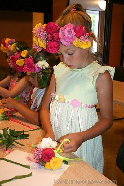 27.07.2014 viesnīcas Mercure Riga Centre restorānā The Traveller norisinājās floristikas meistarklase bērniem. Nākamā meistarklase 