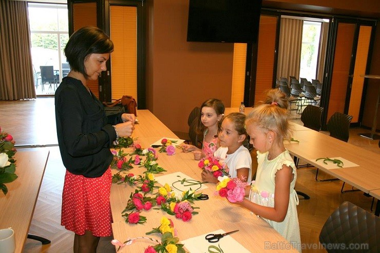 27.07.2014 viesnīcas Mercure Riga Centre restorānā The Traveller norisinājās floristikas meistarklase bērniem. Nākamā meistarklase 