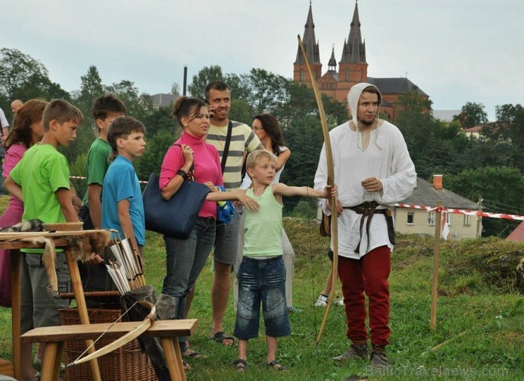 01.08.2014 vēstures rekonstrukciju klubi cīnījās par princeses Rozes atbrīvošanu un vakara noslēgumā koklētājs un princese Roze atkal satikās!Cīņas no 129980