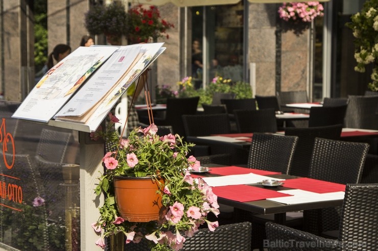 Vecrīgas viesnīcas Hotel Roma grilbāra Mazais Otto kolektīvs aicina nogaršot ēdienus no jaunās augusta ēdienkartes. Vairāk šeit Vecrīgas viesnīcas Hotel Roma grilbāra Mazais Otto kolektīvs aicina nogaršot ēdienus no jaunās augusta ēdienkartes. Vairāk šeit 130445