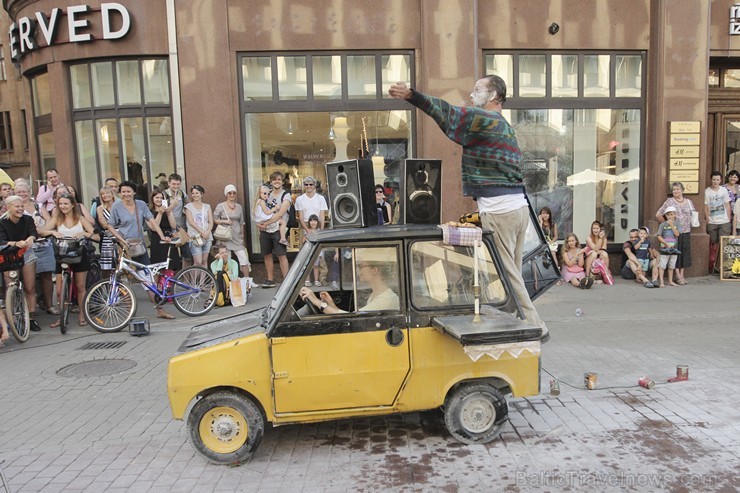 Rīgā aizvadīts vērienīgākais starptautiskais ielu mākslas un pasaules mūzikas festivāls «Re Re Rīga» Rīgā aizvadīts vērienīgākais starptautiskais ielu mākslas un pasaules mūzikas festivāls «Re Re Rīga» 130521