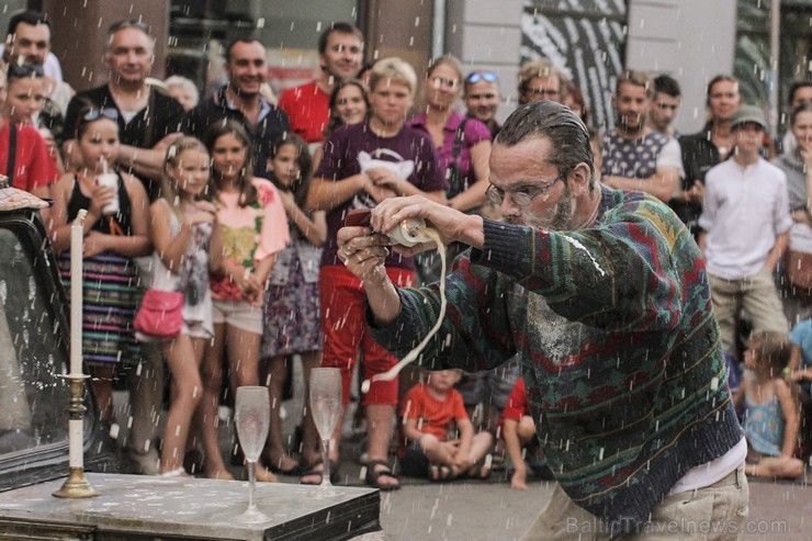 Rīgā aizvadīts vērienīgākais starptautiskais ielu mākslas un pasaules mūzikas festivāls «Re Re Rīga» Rīgā aizvadīts vērienīgākais starptautiskais ielu mākslas un pasaules mūzikas festivāls «Re Re Rīga» 130528