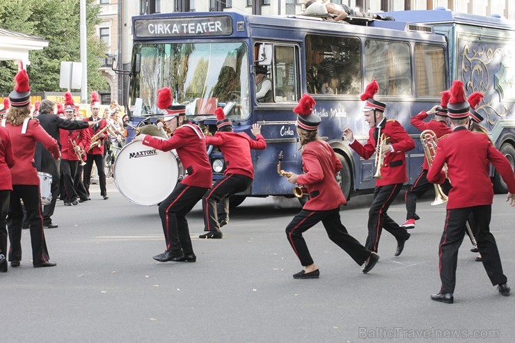 Rīgā aizvadīts vērienīgākais starptautiskais ielu mākslas un pasaules mūzikas festivāls «Re Re Rīga» Rīgā aizvadīts vērienīgākais starptautiskais ielu mākslas un pasaules mūzikas festivāls «Re Re Rīga» 130532