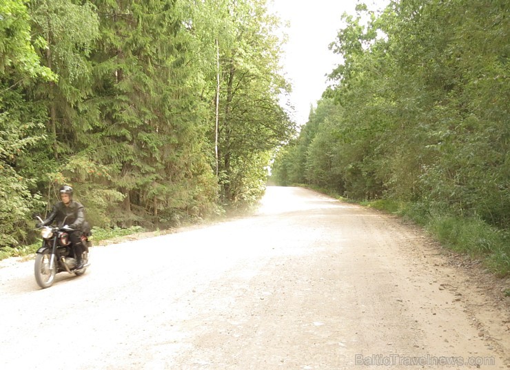 Lielie Kangari ir lielākais osu valnis jeb grēda Latvijā, kā arī tāda paša nosaukuma dabas liegums. Tie atrodas Ropažu novadā un Ogres novada Suntažu Lielie Kangari ir lielākais osu valnis jeb grēda Latvijā, kā arī tāda paša nosaukuma dabas liegums. Tie atrodas Ropažu novadā un Ogres novada Suntažu 130700