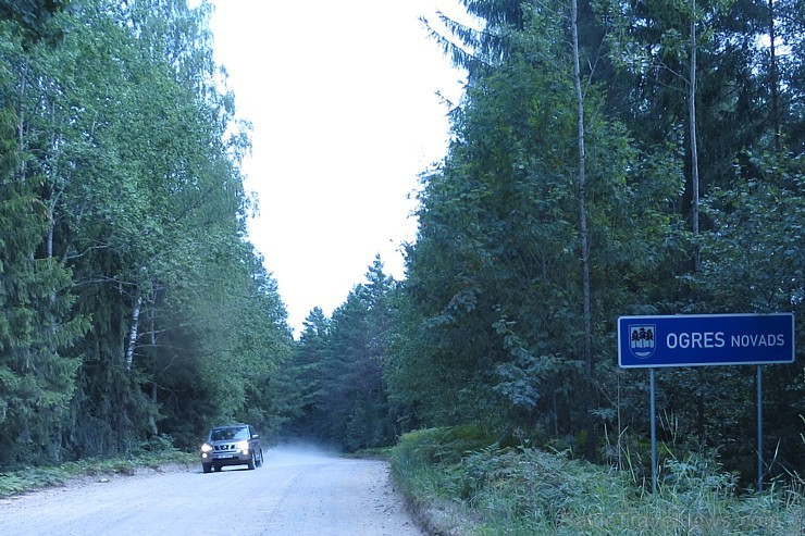 Vietējie iedzīvotāji teic, ka dabas aktīvisti cīnās, lai Kangaru dabas lieguma teritorijā esošie 10 km autoceļa (P4) netiktu asfaltēti Vietējie iedzīvotāji teic, ka dabas aktīvisti cīnās, lai Kangaru dabas lieguma teritorijā esošie 10 km autoceļa (P4) netiktu asfaltēti 130702