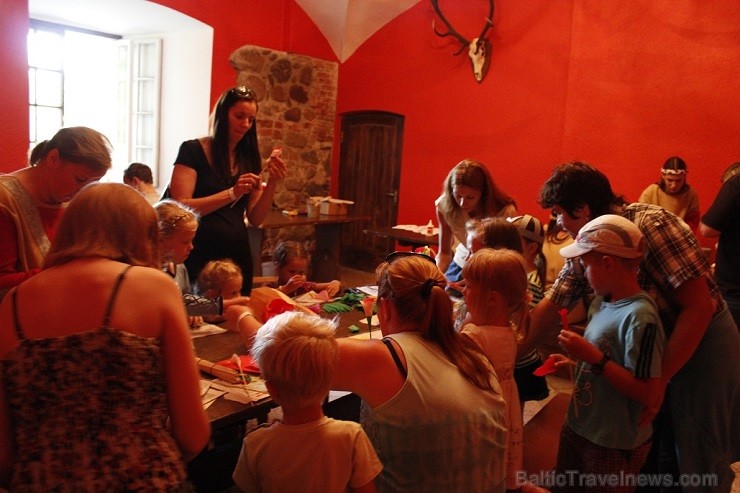 09.08.2014 Jaunpils pilī norisinājās Viduslaiku svētki, kuros satikās pagātne un nākotne, zūdot laika robežām - www.jaunpilspils.lv 09.08.2014 Jaunpils pilī norisinājās Viduslaiku svētki, kuros satikās pagātne un nākotne, zūdot laika robežām - www.jaunpilspils.lv 131224