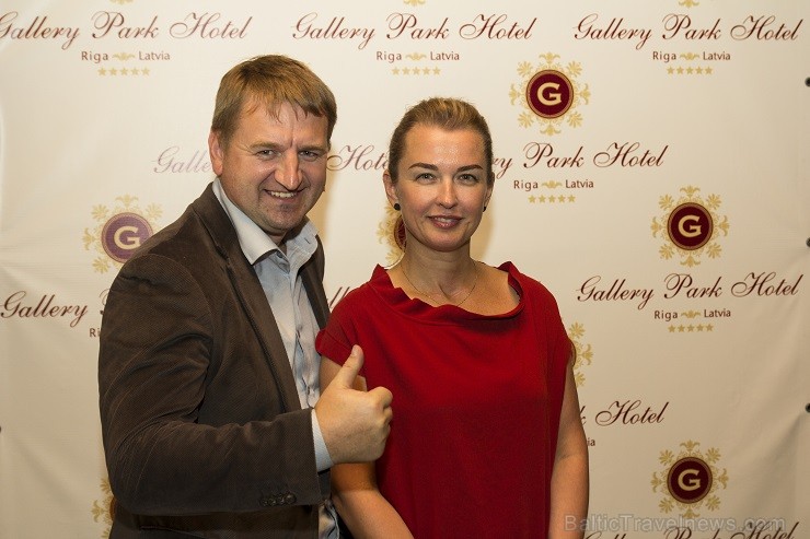 Rīgas 5 zvaigžņu viesnīcas «Gallery Park Hotel» vadītāja Anžela Blate un BalticTravelnews.com direktors Aivars Mackevičs Rīgas 5 zvaigžņu viesnīcas «Gallery Park Hotel» vadītāja Anžela Blate un BalticTravelnews.com direktors Aivars Mackevičs 133018