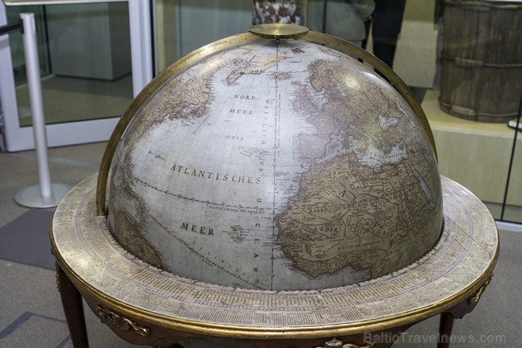 Globuss, kuru 1764.gadā Stenders izgatavojis pēc Dānijas un Norvēģijas karaļa Frederiha V pasūtījuma, uz dažiem mēnešiem no Dānijas atvests uz Latviju 133395