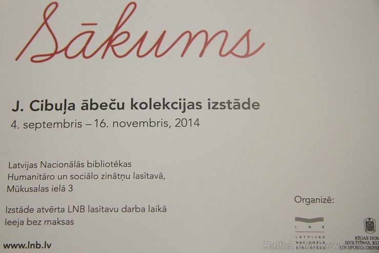 Latvijas Nacionālajā bibliotēkā var iepazīt Jura Cibuļa ābeču kolekciju no 217 zemēm 133496