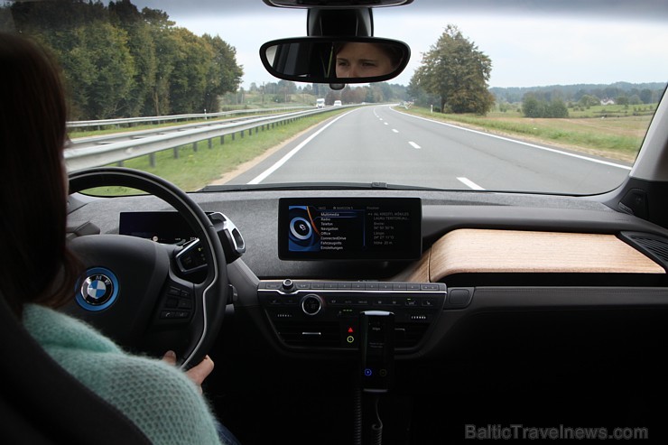 Travelnews.lv kopā ar partneriem ceļo ar moderno tehnoloģiju automašīnu BMW i3 133644