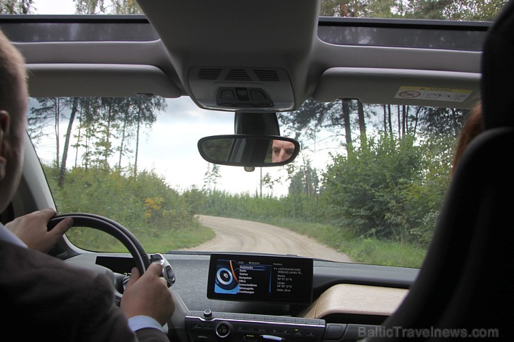 Travelnews.lv kopā ar partneriem ceļo ar moderno tehnoloģiju automašīnu BMW i3 133654
