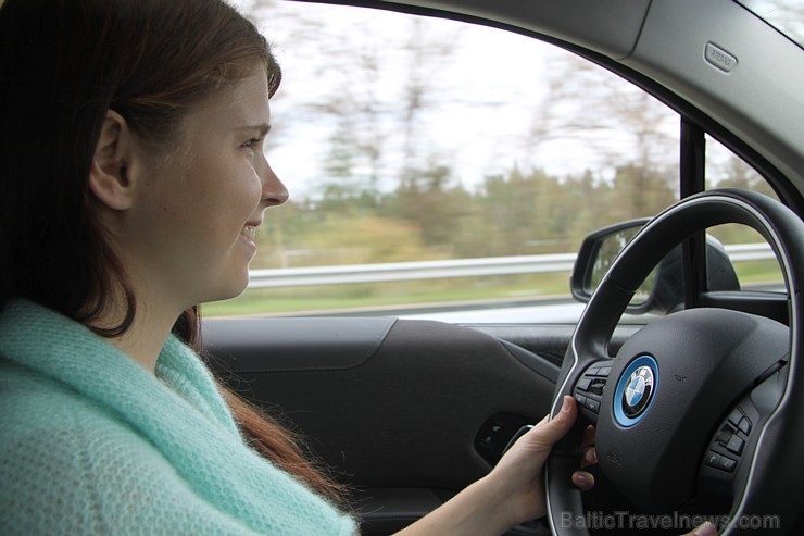 Travelnews.lv kopā ar partneriem ceļo ar moderno tehnoloģiju automašīnu BMW i3 133658