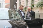 Ar jauno BMW i3 iepazīstas Rīgas 5 zvaigžņu viesnīcas Grand Palace Hotel Riga vadītājs Bernhards Loevs 15