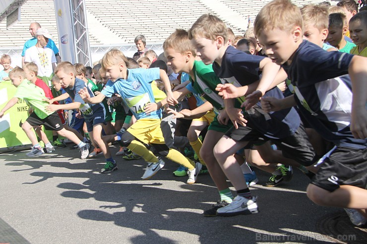 Sporta un labdarības pasākums «Nike Riga Run 2014» pulcē tūkstošiem sportistu 133804