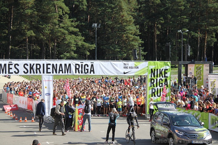 Sporta un labdarības pasākums «Nike Riga Run 2014» pulcē tūkstošiem sportistu 133828