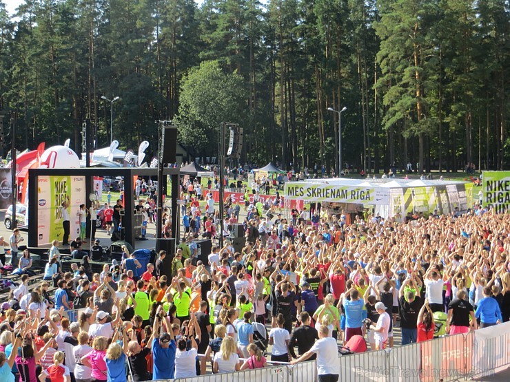 Sporta un labdarības pasākums «Nike Riga Run 2014» pulcē tūkstošiem sportistu 133847