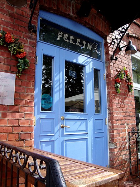 Fellin ir pašā Vīlandes centrā izvietota kafejnīca-restorāns, kas vienlaicīgi apbur ar mājīgu vienkāršību un pacilājoši svinīgu vidi. 134069