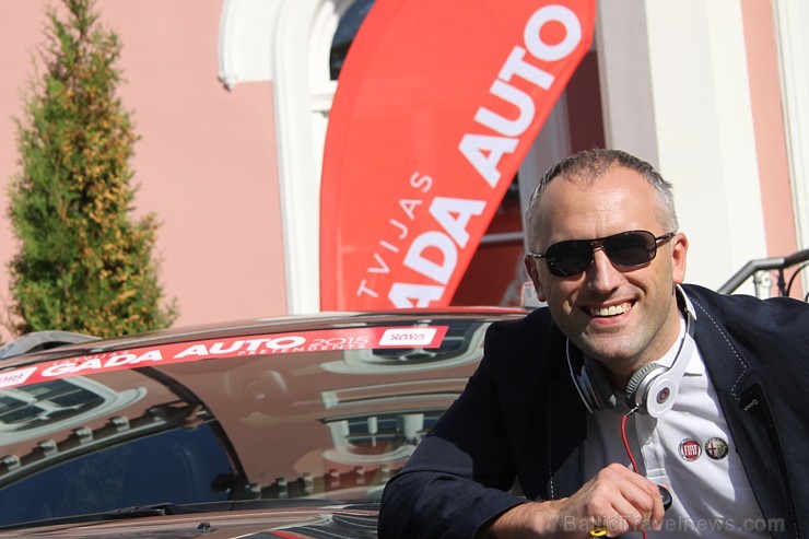 Konkursa «Latvijas Gada auto 2015» pieteiktie auto, žūrijas biedri un mediju pārstāvji 20.09.2014 devās 320 km garā maršutā, lai vērtētu 14 pieteiktos 134281