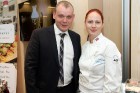Viesnīcas Avalon Hotel direktors Dmitrijs Smetaņins un restorāna Elements šefpavāre Svetlana Riškova 44