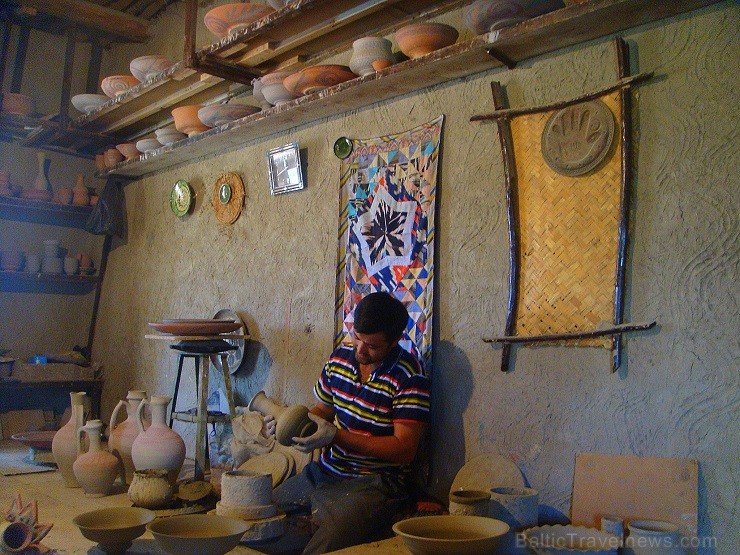 Gižduvana- amatniecības pilsēta. Tika aplūkota tradicionālā keramikas darbnīca. 136353