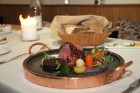 Vecrīgas zivju restorāns «Le Dome» prezentē jauno ēdienkarti piedāvājumu - Pamatēdiens - Latvijas mežos nomedīta brieža fileja ar karamelizētiem kāpos 19