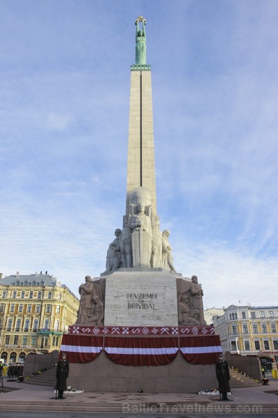 Sākoties atmodas kustībai, cilvēki sāka pie Brīvības pieminekļa pieminēt tautai svarīgos notikumus – Latvijas Republikas dibināšanu, brīvības cīņas, a 138113