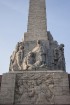 Brīvības piemineklis ideju par neatkarību izsaka arhitektūras valodā – vērienīgās skulptūras izkārtotas vairākos līmeņos, atgādinot par Latvijai nozīm 3