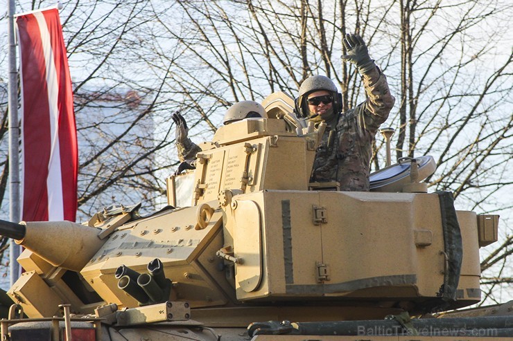 Latvijas Republikas neatkarības proklamēšanas 96.gadadienai veltīto Nacionālo bruņoto spēku militāro parādi 11.novembra krastmalā šodien vēroja tūksto 138285