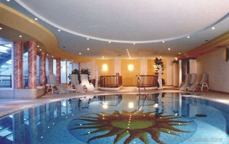 Pēc aktīvas un iespaidiem pilnas dienas viesnīcas viesi  bez papildus maksas var relaksēties saunā, tvaika pirtī, iekštelpu peldbaseinā. 138456