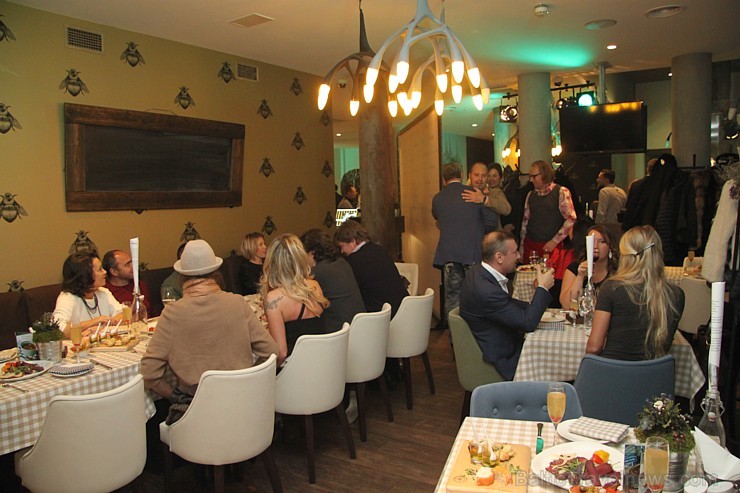 Vecrīgas restorāns «Melnā bite» nonāk populārā restorāna «International Rīga» pārvaldījumā