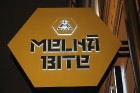 Vecrīgas restorāns «Melnā bite» nonāk populārā restorāna «International Rīga» pārvaldījumā. 22.11.2014 tika svinētā restorāna oficiālā pārņemšana šefp 1
