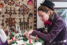 Ziemassvētku meistar klase pulcē bērnus muzejā «Cepures pasaule» 13