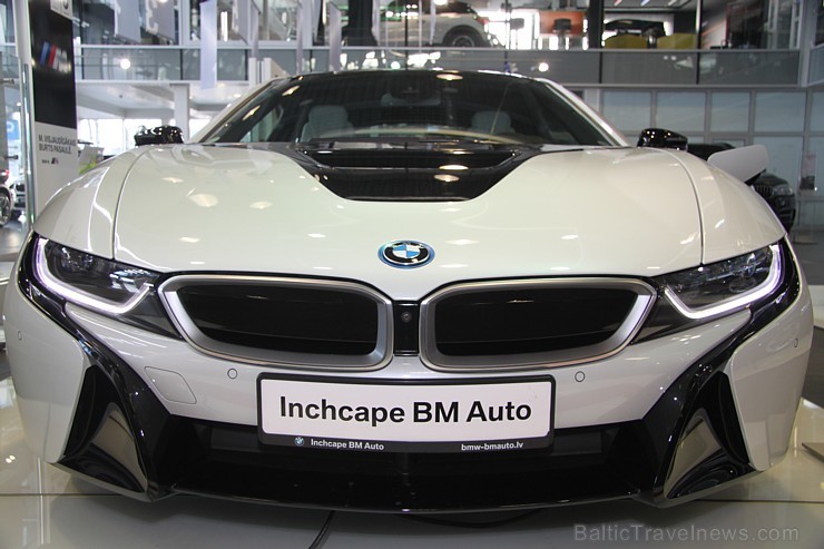 Jaunais elektro sporta automobilis BMW i8 ir ienācis Latvijā un jau pārdots 139786