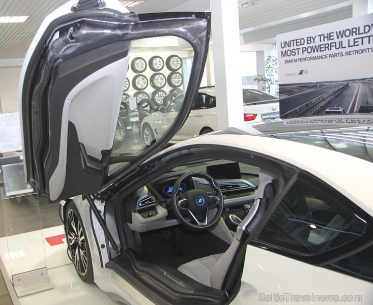 Jaunais elektro sporta automobilis BMW i8 ir ienācis Latvijā un jau pārdots 139789