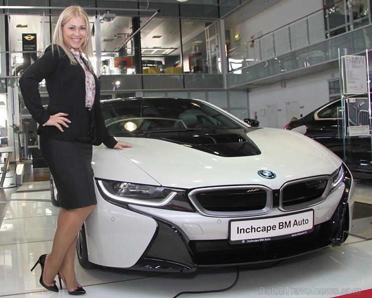 Jaunais elektro sporta automobilis BMW i8 ir ienācis Latvijā un jau pārdots 139800