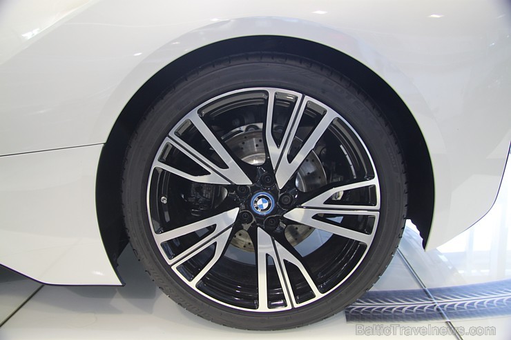 Jaunais elektro sporta automobilis BMW i8 ir ienācis Latvijā un jau pārdots 139804