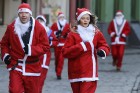 Svētdien Vecrīgā jau septīto reizi norisinājies ikgadējais Ziemassvētku vecīšu labdarības skrējiens, kas šogad pulcēja  vairāk nekā 650 skrējēju 1