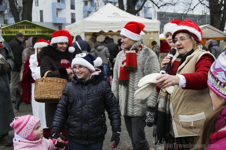 Ziemassvētku tirdziņš Čiekurkalna krustcelēs vieno tuvējās apkārtnes iedzīvotājus 140223